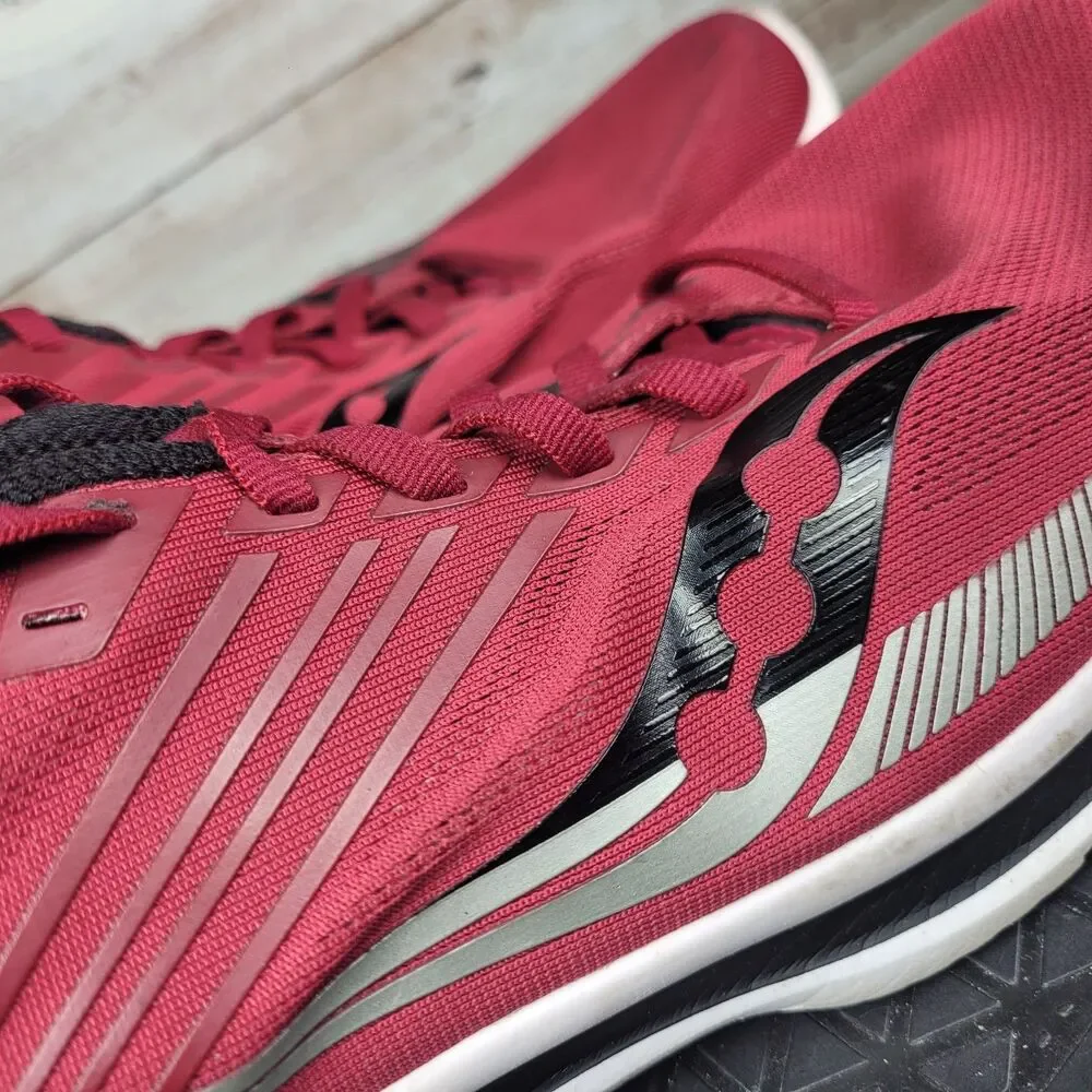 Saucony Kinvara 12 Sneakers Women Size 10 Vibrant Red Mesh PWR RUN Lace Up Shoes